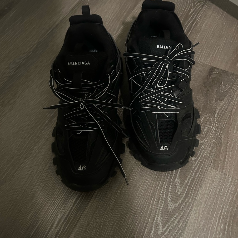 Balenciaga Black Sneakers Modern Design - Picture 2 of 2